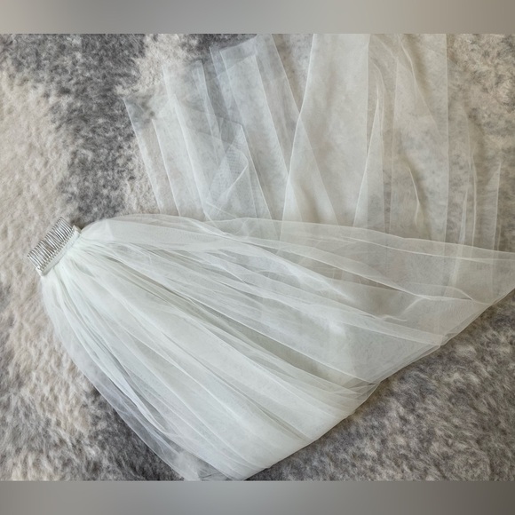 Designer Ivory Fingertip Wedding Veil with Blusher - Picture 11 of 11